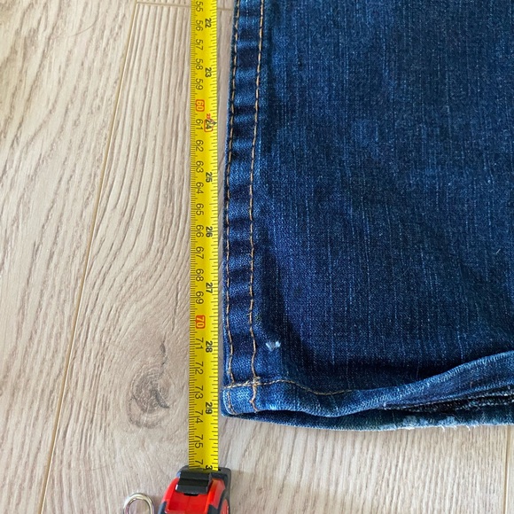 Ladies Gently Used True Religion Jeans. Size 31. Altered to a 29 inseam. - Picture 2 of 6